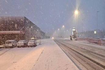 Hladan talas već stigao u Hrvatsku: Na snazi crveni meteoalarm, mnogi djelovi pod snijegom, očekuje se i olujni vjetar Hladan talas već stigao u Hrvatsku: Na snazi crveni meteoalarm, mnogi djelovi pod snijegom, očekuje se i olujni vjetar