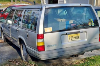 Cijena niska, kilometraža u nebesima: Prodaje auto za koje nije siguran da može da upali Cijena niska, kilometraža u nebesima: Prodaje auto za koje nije siguran da može da upali