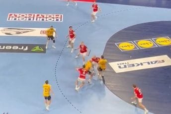 Da li su sudije oštetile Švedsku na kraju večerašnjeg derbija (VIDEO) Da li su sudije oštetile Švedsku na kraju večerašnjeg derbija (VIDEO)