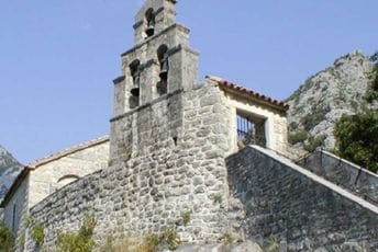 Spoj primorske arhitekture i narodnog neimarstva: Crkva Sv. Đorđa u Donjem Orahovcu Spoj primorske arhitekture i narodnog neimarstva: Crkva Sv. Đorđa u Donjem Orahovcu