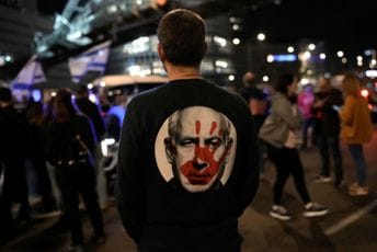 „Lice zla“: Hiljade ljudi u Tel Avivu tražile odlazak Netanjahua „Lice zla“: Hiljade ljudi u Tel Avivu tražile odlazak Netanjahua