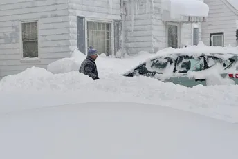Ledeni talas paralisao SAD: Najmanje 83 mrtvih, u nekim državama proglašeno vanredno stanje Ledeni talas paralisao SAD: Najmanje 83 mrtvih, u nekim državama proglašeno vanredno stanje
