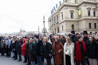 Mjesec dana nakon masovnog ubistva: Fakultet u Pragu otvorio vrata na jedan dan Mjesec dana nakon masovnog ubistva: Fakultet u Pragu otvorio vrata na jedan dan