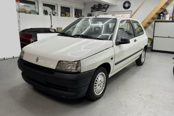 Kao nov: Prodat Renault Clio 1 iz 1991, prošao samo oko 900 km Kao nov: Prodat Renault Clio 1 iz 1991, prošao samo oko 900 km