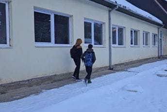 Bijelo Polje: U školi izmjereno minus devet stepeni, u holu nema grijanja, u učionicama neuslovne furune Bijelo Polje: U školi izmjereno minus devet stepeni, u holu nema grijanja, u učionicama neuslovne furune