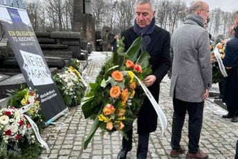 Đukanović sa Delegacijom jevrejske asocijacije obišao Aušvic Đukanović sa Delegacijom jevrejske asocijacije obišao Aušvic