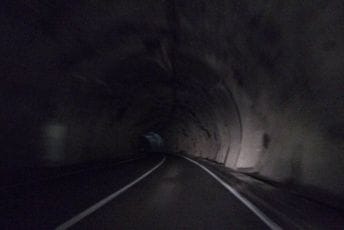 Dio tunela Budoš bez osvjetljenja; Uprava za saobraćaj: Usljed udara groma 20 svetiljki pregorjelo, činimo sve da riješimo problem što prije Ilustracija