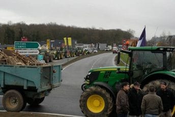 Fon der Lajen počela pregovore sa nezadovoljnim poljoprivrednicima Fon der Lajen počela pregovore sa nezadovoljnim poljoprivrednicima
