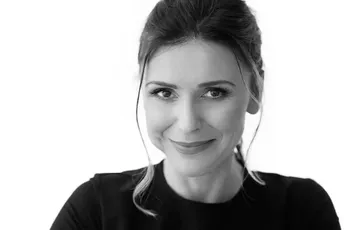 "Sad znaš sve tajne": Dubravka Drakić se ispred UGCG oprostila od Ivane Mrvaljević "Sad znaš sve tajne": Dubravka Drakić se ispred UGCG oprostila od Ivane Mrvaljević