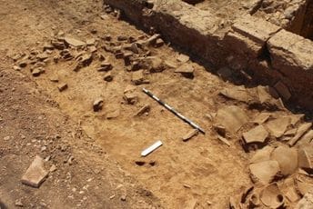 U Grčkoj otkrivena prodavnica vina stara 1.600 godina, vjerovatno uništena u zemljotresu U Grčkoj otkrivena prodavnica vina stara 1.600 godina, vjerovatno uništena u zemljotresu