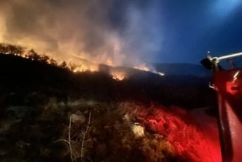 Požar u Markovini: Šuma u plamenu, vatra prijeti obližnjim kućama Požar u Markovini: Šuma u plamenu, vatra prijeti obližnjim kućama