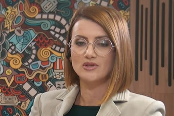 Urednici Dnevnika Gradske televizije Otašević uručio opomenu: Sporan mu prilog o Mandiću Urednici Dnevnika Gradske televizije Otašević uručio opomenu: Sporan mu prilog o Mandiću