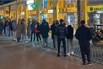 Rusi u Crnoj Gori sakupili potpise za Putinovog protivkandidata Rusi u Crnoj Gori sakupili potpise za Putinovog protivkandidata