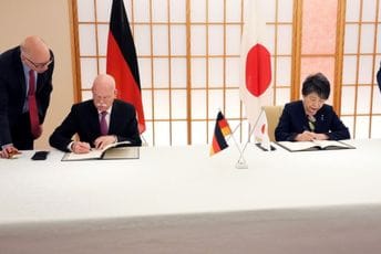 Njemačka i Japan potpisali pakt o vojnoj saradnji Njemačka i Japan potpisali pakt o vojnoj saradnji