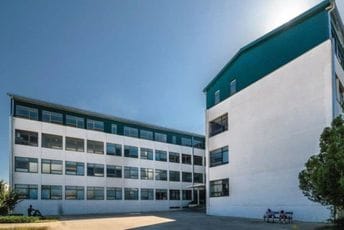 Smrzavaju se i u jaknama polažu ispite Filozofski fakultet u Nikšiću