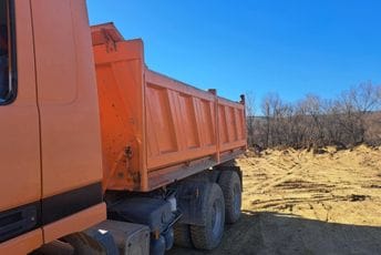 Tivat: Inspekcija zatekla osobu kako iz kamiona istovara otpad na nelegalan način; Registrovano i više napada na službena lica Tivat: Inspekcija zatekla osobu kako iz kamiona istovara otpad na nelegalan način; Registrovano i više napada na službena lica