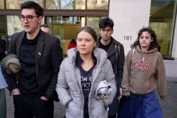 Suđenje Greti Tunberg u Londonu: Svjedočio jedan od policajaca koji su rastjerivali demonstrante Suđenje Greti Tunberg u Londonu: Svjedočio jedan od policajaca koji su rastjerivali demonstrante