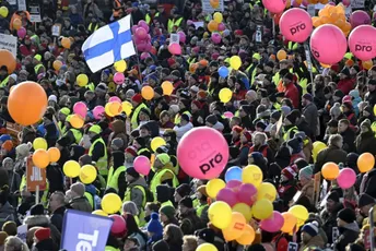 Finska na nogama: Skoro 300 hiljada radnika štrajkuje protiv reformi tržišta rada Finska na nogama: Skoro 300 hiljada radnika štrajkuje protiv reformi tržišta rada