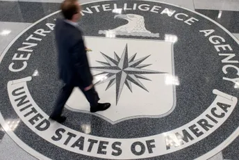 Pokrenuta krivična istraga protiv bivših direktora CIA i FBI