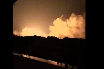 SAD počele vazdušne napade na desetine lokacija u Iraku i Siriji SAD počele vazdušne napade na desetine lokacija u Iraku i Siriji