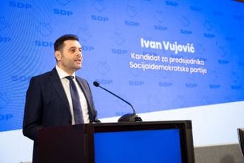 Vujović o Vučićevoj izjavi: Šešeljev nosač gajbi nek "rešava" po Srbiji