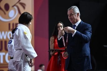 Đukanović uručio medalje na Gren slem turniru u Parizu, razgovarao i sa Vizerom Đukanović uručio medalje na Gren slem turniru u Parizu, razgovarao i sa Vizerom