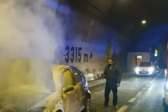 U Sozini gorio automobil, saobraćaj je sada normalizovan U Sozini gorio automobil, saobraćaj je sada normalizovan