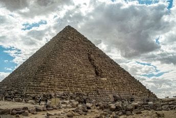 Egipat naredio reviziju obnove piramide u Gizi nakon spornog videa Egipat naredio reviziju obnove piramide u Gizi nakon spornog videa