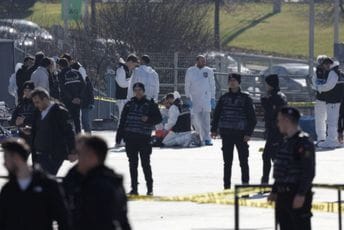 Napad ispred zgrade suda u Istanbulu: Pet osoba ranjeno, napadači ubijeni Napad ispred zgrade suda u Istanbulu: Pet osoba ranjeno, napadači ubijeni