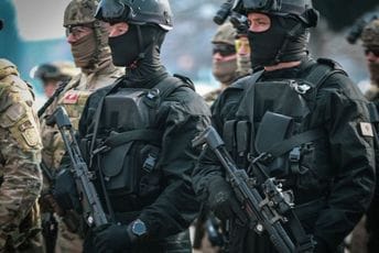 Pripadnik specijalnih snaga VCG pomogao povrijeđenom u udesu na putu Nikšić-Danilovgrad Pripadnik specijalnih snaga VCG pomogao povrijeđenom u udesu na putu Nikšić-Danilovgrad