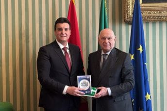 Italijanski ministar Miloviću: Italija voljna da pomogne Crnoj Gori u pisanju antimafija zakona Italijanski ministar Miloviću: Italija voljna da pomogne Crnoj Gori u pisanju antimafija zakona