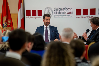 Milatović: Vlada odgovornije da pristupi pregovorima sa prosvjetarima Milatović: Vlada odgovornije da pristupi pregovorima sa prosvjetarima