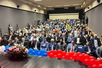 Proslava Dana Opštine uz balone u bojama trobojke; Mandić: Ponosan što pripadam generaciji političara koja je Zeti vratila status opštine