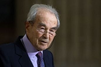 Preminuo čovjek koji je objavio da se raspala Jugoslavija Preminuo čovjek koji je objavio da se raspala Jugoslavija