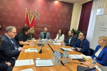 Vuković sa Stamom: Vlada odlučna da odgovorno upravlja valutnim rizikom, do kraja godine biće formiran i Fiskalni savjet Vuković sa Stamom: Vlada odlučna da odgovorno upravlja valutnim rizikom, do kraja godine biće formiran i Fiskalni savjet