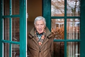 Umrli držeći se za ruke: Nad bivšim holandskim premijerom i njegovom suprugom izvršena eutanazija Umrli držeći se za ruke: Nad bivšim holandskim premijerom i njegovom suprugom izvršena eutanazija