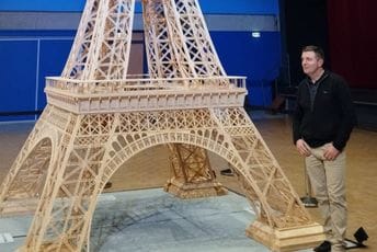 Desio se obrt: Francuskom virtuozu sa šibicama priznat je rekord, ulazi u Ginisovu knjigu Desio se obrt: Francuskom virtuozu sa šibicama priznat je rekord, ulazi u Ginisovu knjigu