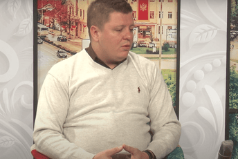 Reagovalo više od 300 zdravstvenih radnika: Varajić od plaćenih dežurstava i rada u drugim ustanovama ne vidi one koji preživljavaju od jedne plate Reagovalo više od 300 zdravstvenih radnika: Varajić od plaćenih dežurstava i rada u drugim ustanovama ne vidi one koji preživljavaju od jedne plate