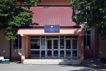 Prosvjetna inspekcija utvrdila nepravilnost nakon incidenta u kojem je učenik prskao vršnjake biber sprejom: Propust - ne bilježe podatke o sposobnostima učenika Prosvjetna inspekcija utvrdila nepravilnost nakon incidenta u kojem je učenik prskao vršnjake biber sprejom: Propust - ne bilježe podatke o sposobnostima učenika