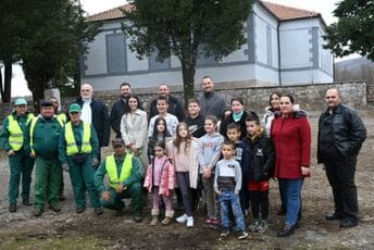 „Borimo se za naše šume“: Akcija pošumljavanja sadnica crnog bora u dvorištu JU OŠ „Boško Radulović“ u Komanima „Borimo se za naše šume“: Akcija pošumljavanja sadnica crnog bora u dvorištu JU OŠ „Boško Radulović“ u Komanima