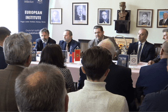 Knjiga o crnogorskim internircima u Nađmeđeru predstavljena u Bačkom Petrovcu Knjiga o crnogorskim internircima u Nađmeđeru predstavljena u Bačkom Petrovcu