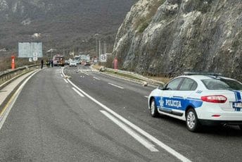 Pala stijena kod tunela Sozina: Jedna osoba povrijeđena Pala stijena kod tunela Sozina: Jedna osoba povrijeđena