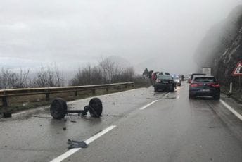 Put Nikšić - Danilovgrad: Sudarilo se više auta i kamion Put Nikšić - Danilovgrad: Sudarilo se više auta i kamion