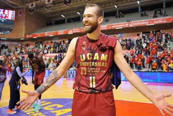 (VIDEO) Radović je najbolji strijelac Mursije ikada: Kada je postigao koš, dvorana je eksplodirala (VIDEO) Radović je najbolji strijelac Mursije ikada: Kada je postigao koš, dvorana je eksplodirala