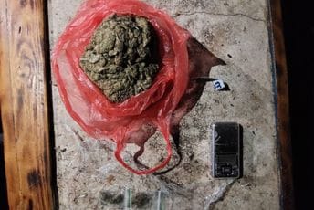 Zeta: Policija  pretresla muškarca koji je izašao iz napuštenog objekta u Mojanovićima, kod njega pronašli marihuanu