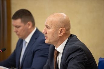 Šta kaže zakon: Zbog odavanja tajnih podataka može se robijati godinama Šta kaže zakon: Zbog odavanja tajnih podataka može se robijati godinama