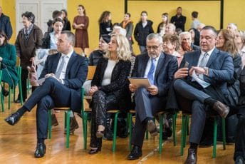 Šćekić donirao OŠ "Ilija Kišić" računarsku opremu Šćekić donirao OŠ "Ilija Kišić" računarsku opremu