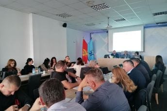 Sindikat prosvjete sedam dana bez bilo kakvog odgovora: Moguć i štrajk glađu 47 članova Glavnog odbora Sindikat prosvjete sedam dana bez bilo kakvog odgovora: Moguć i štrajk glađu 47 članova Glavnog odbora