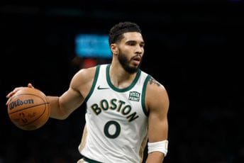 Peta uzastopna pobjeda Bostona, Tejtum brojao do 41 Peta uzastopna pobjeda Bostona, Tejtum brojao do 41