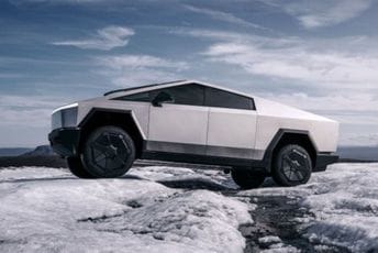 Vlasnici ogorčeni: Cybertruck već počeo da rđa Vlasnici ogorčeni: Cybertruck već počeo da rđa